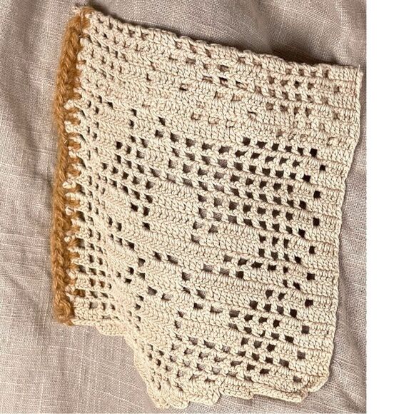 Handmade Tan Floral Embroidered Crochet Wide Leg Cropped Capri size M/L Pants - Picture 4 of 8